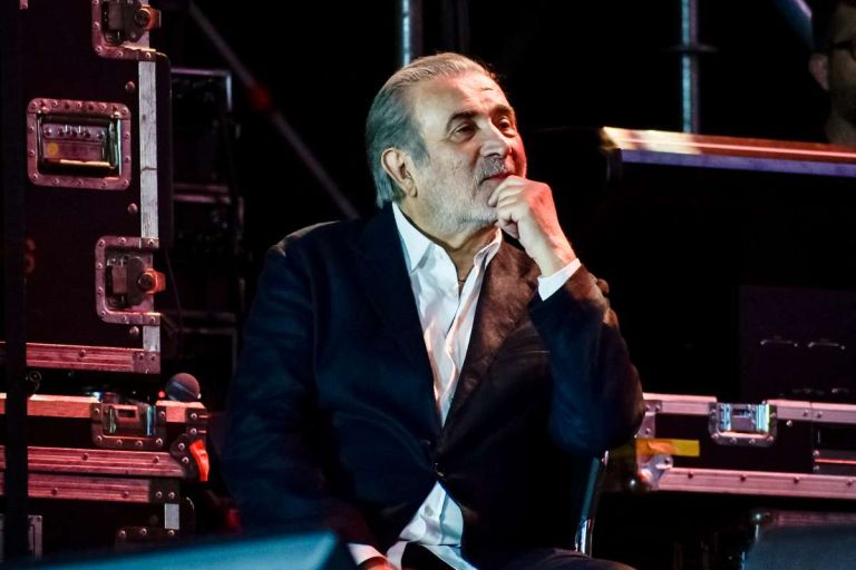 Συγκίνησε ο Λαζόπουλος:«Ήθελα να δώσω στη γυναίκα μου θέση στη δική μου ιστορία»–Τα λόγια που συγκλόνισαν