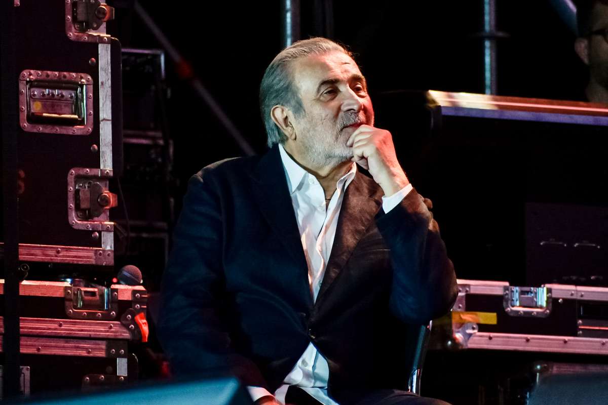 Συγκίνησε ο Λαζόπουλος:«Ήθελα να δώσω στη γυναίκα μου θέση στη δική μου ιστορία»–Τα λόγια που συγκλόνισαν