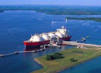 Ρωσικό LNG με ελληνικό αποτύπωμα: Η «τρύπα» στις κυρώσεις που κρατά ανοιχτή τη στρόφιγγα