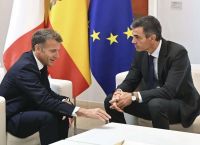 Μακρόν–Σάντσεθ ανοίγουν την πόρτα στη Βρετανία: «Θα καλωσορίζαμε επιστροφή στην ΕΕ»