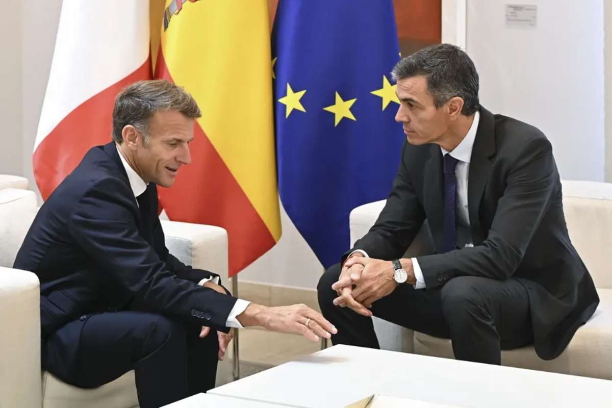 Μακρόν–Σάντσεθ ανοίγουν την πόρτα στη Βρετανία: «Θα καλωσορίζαμε επιστροφή στην ΕΕ»