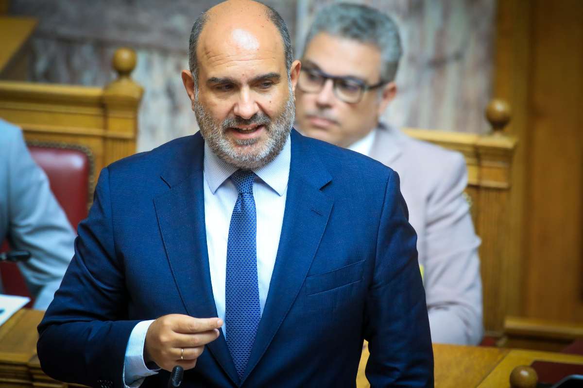 Μαρκόπουλος για ακρίβεια και καύσιμα: «Αναγνωρίζουμε τις δυσκολίες – Προσοχή να μην ξαναμπλέξει η οικονομία»
