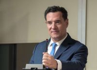 Γεωργιάδης σε Μόσιαλο: «Ανοίξτε το MyHealth και δείτε» – Η απάντηση στο POLITICO με… ένα κινητό