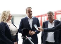 Μητσοτάκης στον Ασπρόπυργο: Τέλος τα κοντέινερ μετά από 27 χρόνια – «Αυτό το σχολείο αξίζουν τα παιδιά»