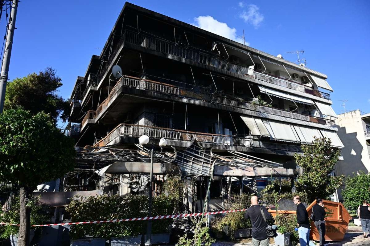 Νέα Ιωνία: Μεγάλη φωτιά σε καφετέρια επεκτάθηκε σε πολυκατοικία –«Περάσαμε μέσα από τις φλόγες», λένε ένοικοι