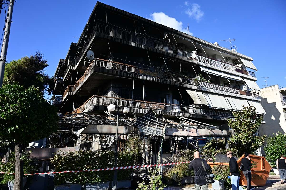 Νέα Ιωνία: Μεγάλη φωτιά σε καφετέρια επεκτάθηκε σε πολυκατοικία –«Περάσαμε μέσα από τις φλόγες», λένε ένοικοι