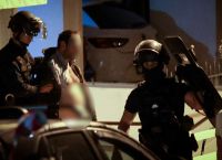 Νίκαια:«Θα σε πάρω μαζί μου,θα φύγω κι εγώ από τη ζωή»–Τι λέει η 44χρονη για τον άνδρα που την κρατούσε όμηρο