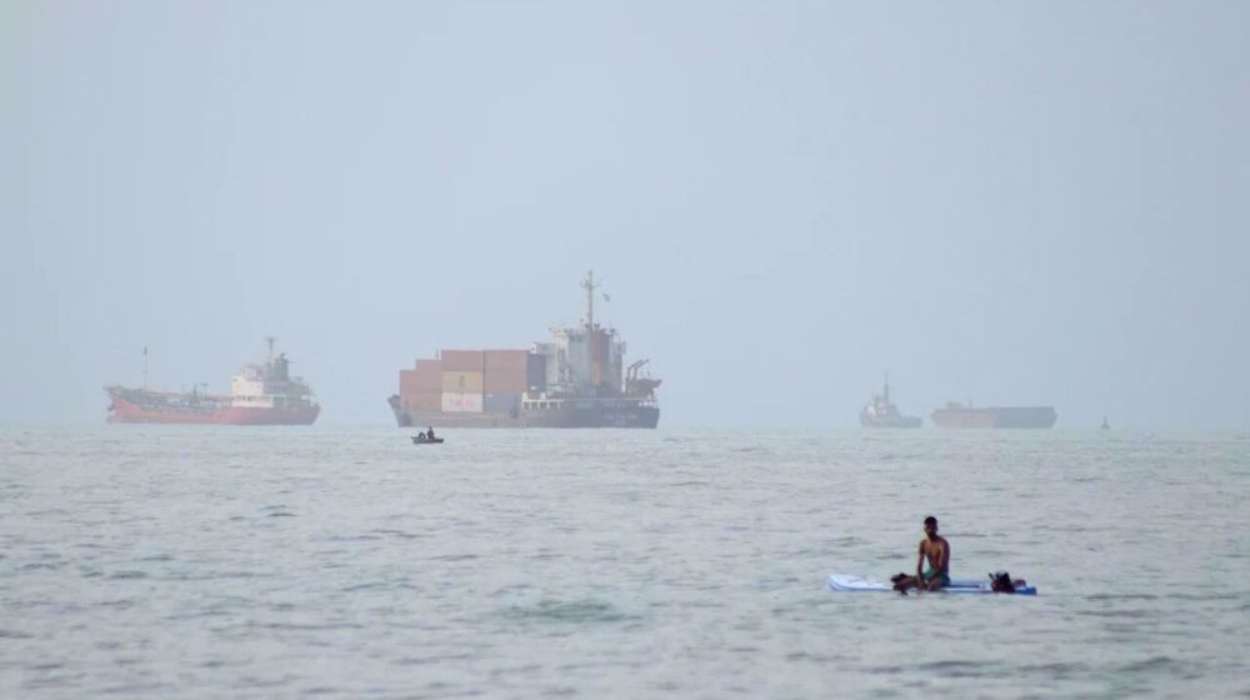 Νέα φόρμουλα για το Hormuz: Oil waivers, frozen assets και IAEA στο τραπέζι ΗΠΑ–Ιράν