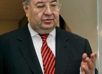 Ρωγμή στις κυρώσεις κατά Πούτιν: Η Γαλλία ζητά να βγει ο Ουσμάνοφ από τη μαύρη λίστα
