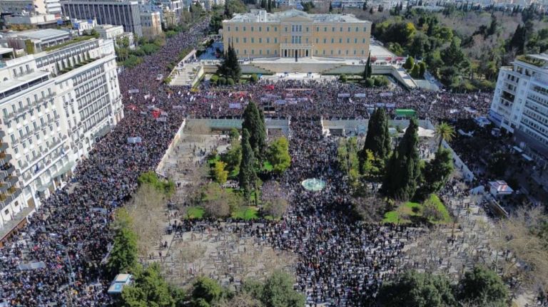Τέμπη: «Να πληρώσουν όλοι οι ένοχοι» – Οι συγγενείς κατεβαίνουν στη ΔΕΘ πριν ξαναρχίσει η δίκη