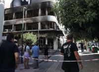 Φωτιά σε κατάστημα στον Πειραιά: Ολοσχερής καταστροφή από τις φλόγες – Αποκαρδιωτικές εικόνες