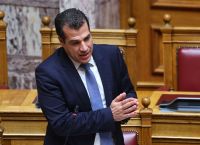 Πλεύρης στο POLITICO: «Όποιος απορρίπτεται, εκτός ΕΕ» – Return hubs από τις αρχές του 2027