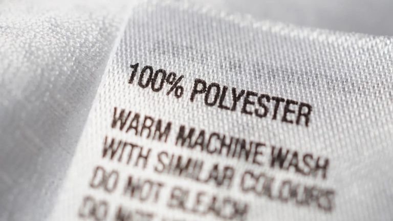 Polyester: Η νέα Gen Z προσβολή και τι αποκαλύπτει