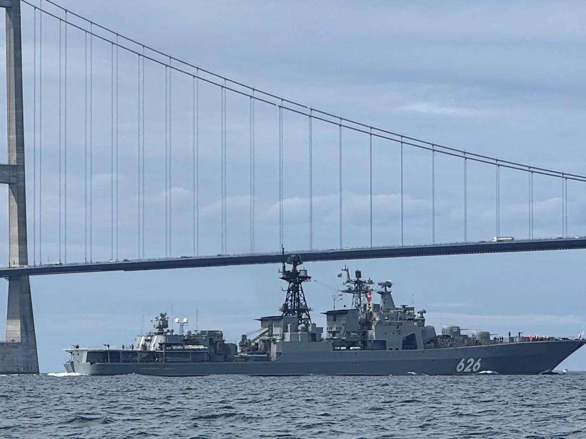 Ρωσική φρεγάτα «σημάδεψε» δανικό ελικόπτερο – Η Κοπεγχάγη καλεί τον πρέσβη της Μόσχας