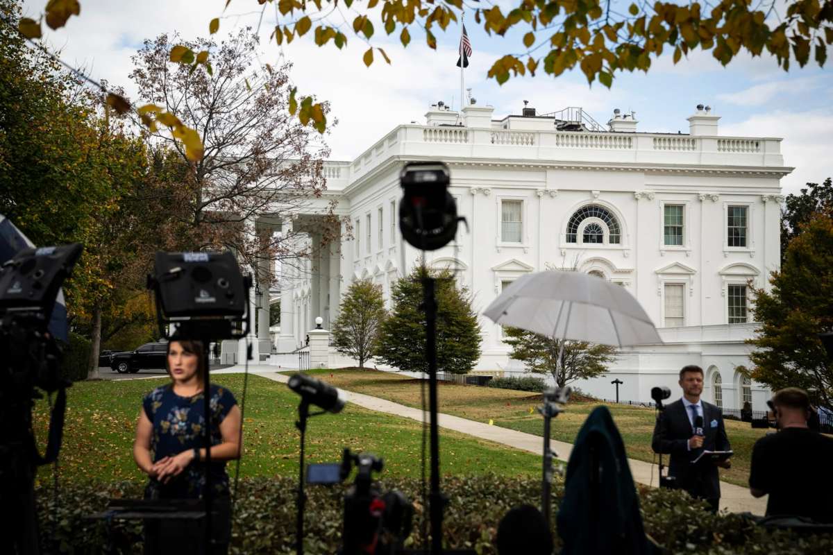 Τραμπ εναντίον CNN, Politico και MS NOW: Η μάχη για τον έλεγχο της ενημέρωσης πάει στα δικαστήρια