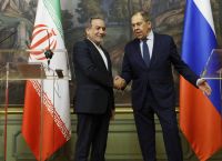 FT: Η Ρωσία βοηθά κρυφά το Ιράν να αναπτύξει υπερηχητικούς πυραύλους κατά αμερικανικών πλοίων