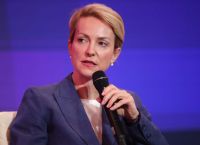 Η Σδούκου «σφυροκοπά» Τσίπρα: «Τσιπρικά μαθηματικά, κυβιστήσεις και Πρόγραμμα Θεσσαλονίκης Νο2»