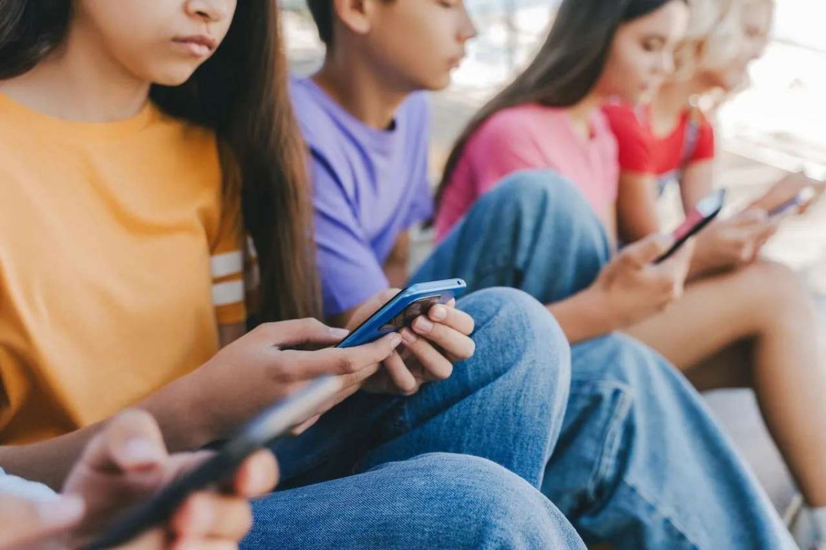 Από το KidsWallet στην ΕΕ: Στα 15 το αυτόνομο social media account – Τι αλλάζει για τα παιδιά