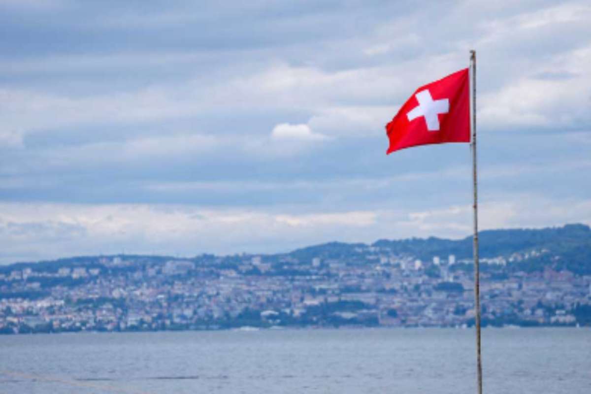 Η Ελβετία αλλάζει την ουδετερότητα: Το 70,2% είπε «όχι» – Και οι μεσολαβητές αλλάζουν