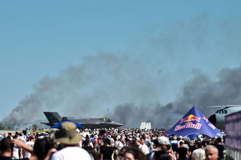 Athens Flying Week: Έπεσε Phantom κατά τη διάρκεια επίδειξης