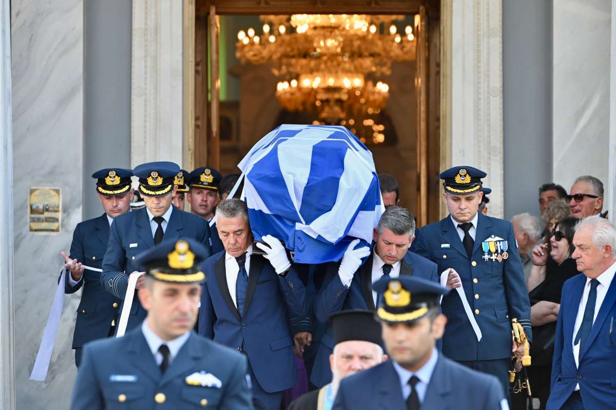 Τραγωδία στην Τανάγρα: Ράγισαν καρδιές στον Πύργο, πλήθος κόσμου στην κηδεία του Γιάννη Μπλέσια