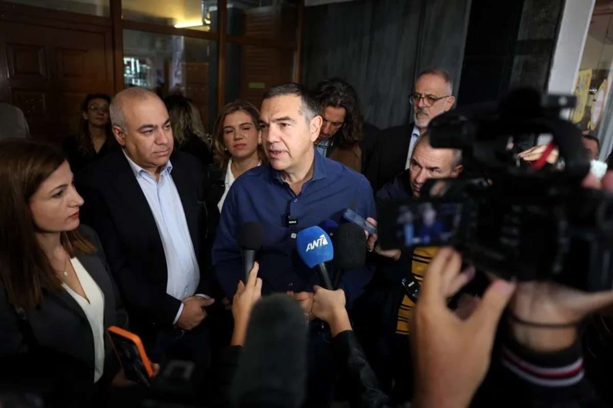 Τσίπρας στην Κυψέλη για τις ρωγμές του Μετρό: «Ο Ταχιάος δεν θα έμενε εδώ – Γιατί μένουν οι οικογένειες;»