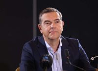 Το «μετέωρο βήμα» Τσίπρα: Κολλημένος στο 14%, ανεβαίνει ο Ανδρουλάκης–Και επιστρέφει η «προφητεία» Μαραντζίδη