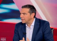 Ο Τσίπρας ανοίγει οικονομικό μέτωπο: ΦΠΑ 6%, τέλος προκαταβολής φόρου και €25 δισ. για επενδύσεις