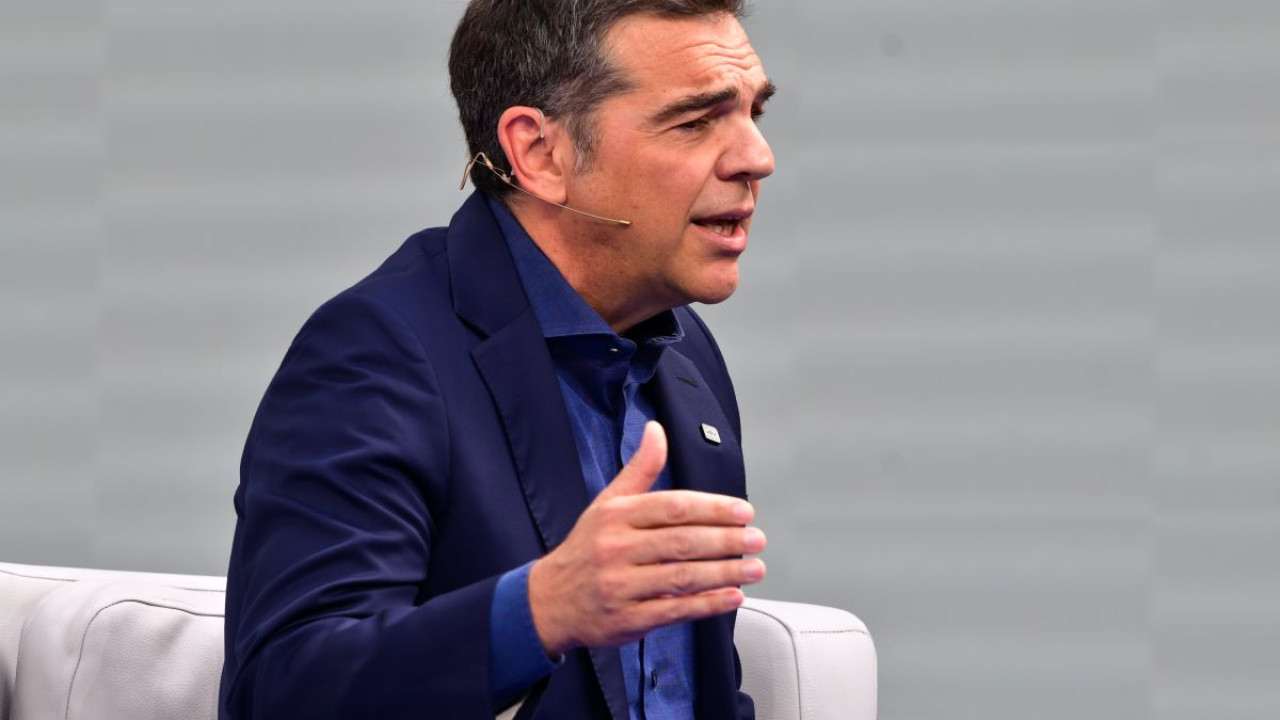 Τσίπρας και Παιδεία: Τα €300, οι 30.000 διορισμοί και τα μεγάλα «κενά» πίσω από τις εξαγγελίες