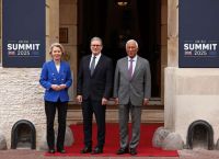UK–EU reset: Η θερμή πολιτική εικόνα σκοντάφτει σε τρεις σκληρές πραγματικότητες – City, άμυνα και ενέργεια