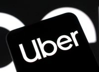 Uber: Περικοπές 10% στο προσωπικό και στροφή στα ρομποταξί