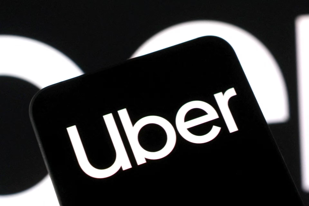 Uber: Περικοπές 10% στο προσωπικό και στροφή στα ρομποταξί