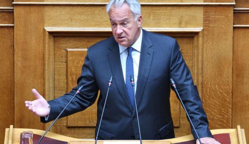 «Ο Τσίπρας λέει: Ο Ανδρουλάκης δεν μπορεί, θα το κάνω εγώ» – Η γαλάζια ανάγνωση του «εμείς ή κανείς»