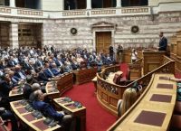 Καύσιμα στο «κόκκινο»: Η κυβέρνηση ανοίγει παράθυρο για νέα μέτρα – Μετωπική με την αντιπολίτευση