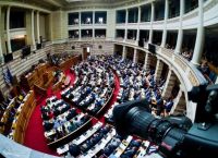 Βουλή σε «κόκκινο»: Άρση ασυλίας για Ζωή και Πολάκη, «φρένο» για Πλεύρη–Θεοδωρικάκο