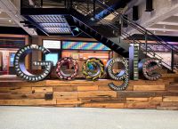 Σοκ στη Google: «Εξαϋλώνονται» 400 δισ. δολάρια – Η τεχνητή νοημοσύνη αρχίζει να τρώει τα παιδιά της