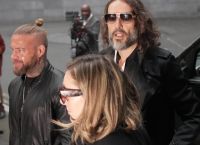Σοκ στη δίκη του Ράσελ Μπραντ: «Καθάρισε το χάλι που έκανες» – Ανατριχιαστική κατάθεση για βιασμό