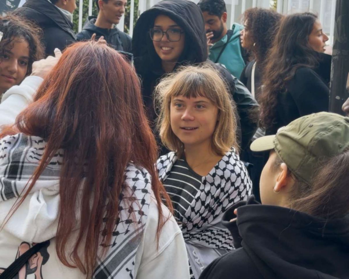 «Μας κλέβουν το μέλλον»: Η Γκρέτα Τούνμπεργκ στους δρόμους του Παρισιού – Εξέγερση μαθητών για τα σχολεία