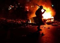 Γαλλία σε κατάσταση συναγερμού: Απαγόρευση κυκλοφορίας στο Παρίσι – Η αστυνομία «έχασε τον έλεγχο»