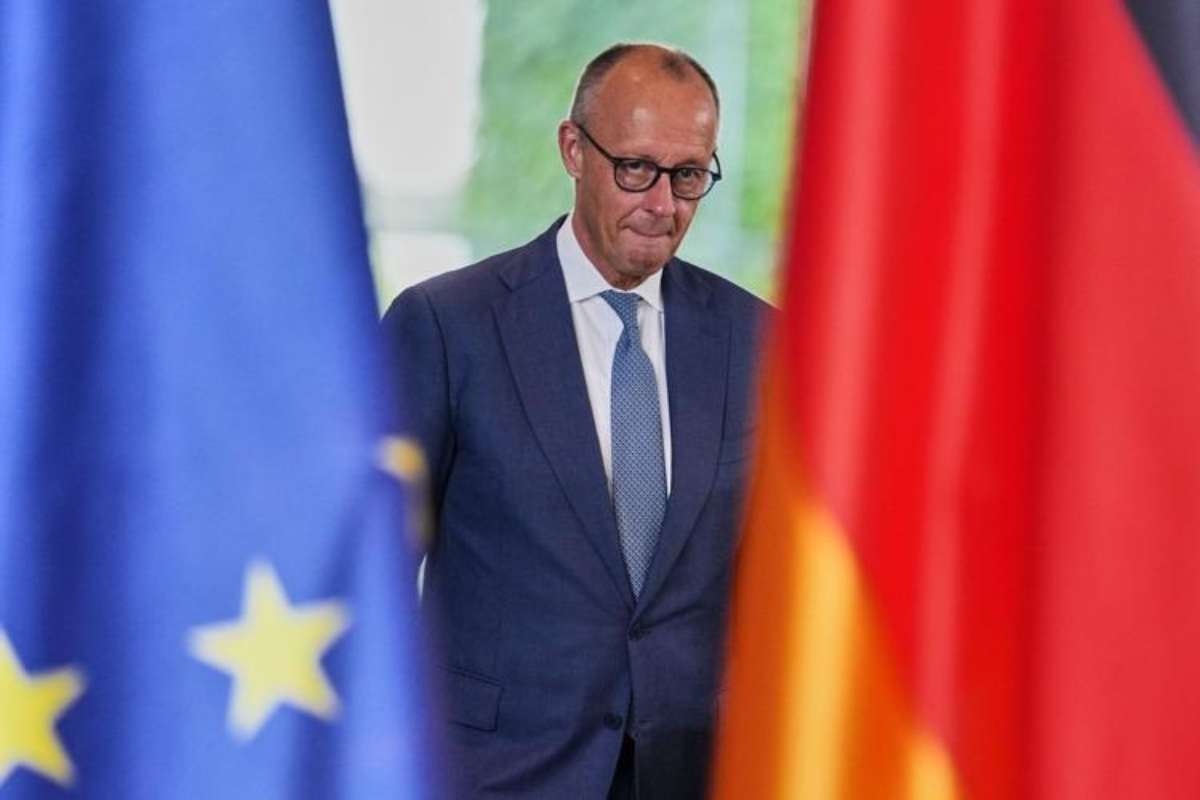 Ο Μερτς ζητά κι άλλο «ψαλίδι» στην ΕΕ: Δεν του φτάνουν ούτε τα 159 δισ. – Αγωνία για την Ελλάδα