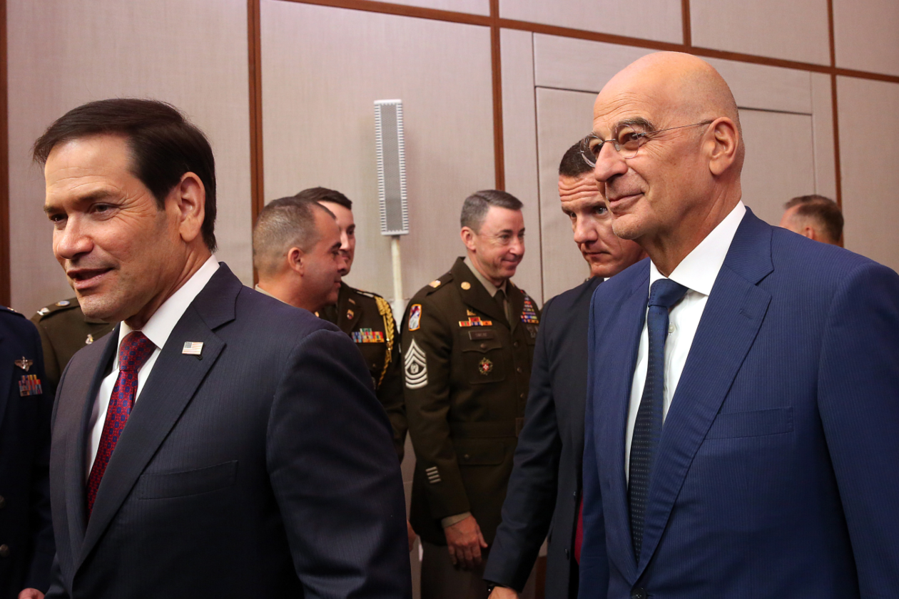 Ελλάδα–ΗΠΑ πάνε την άμυνα σε άλλο επίπεδο: Κυβερνοχώρος, Διάστημα και κοινά πυρά με τη Φλόριντα