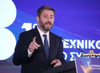 Ανδρουλάκης: «Τα λεφτά πήγαν στους λίγους» – 120 δόσεις με 3% και πρόταση νόμου κατά Μητσοτάκη