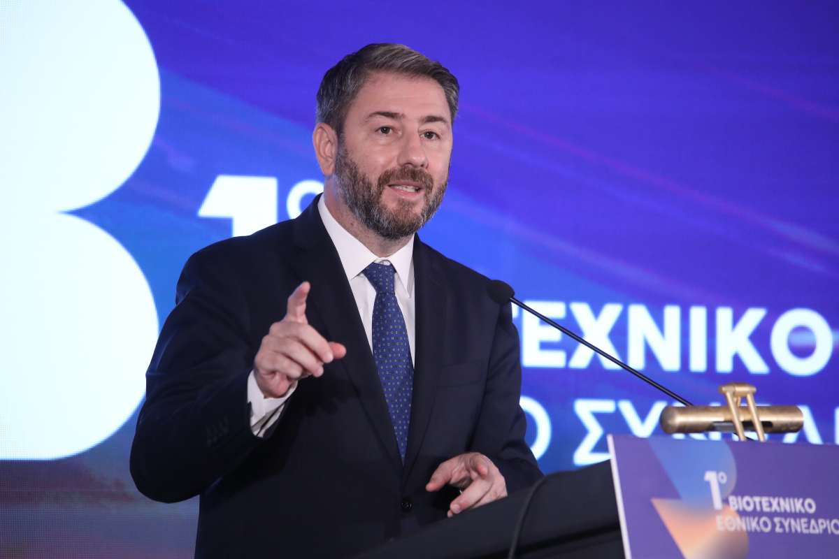 Ανδρουλάκης: «Τα λεφτά πήγαν στους λίγους» – 120 δόσεις με 3% και πρόταση νόμου κατά Μητσοτάκη
