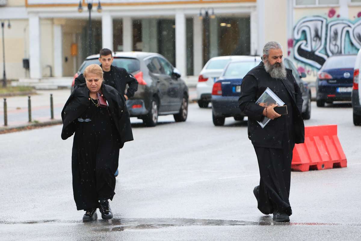 Τέμπη: Συγκλόνισαν οι γονείς του Κυπριανού-«Τον έφεραν γυμνό σε νάιλον σακούλα–Είχε παράξενα εγκαύματα»