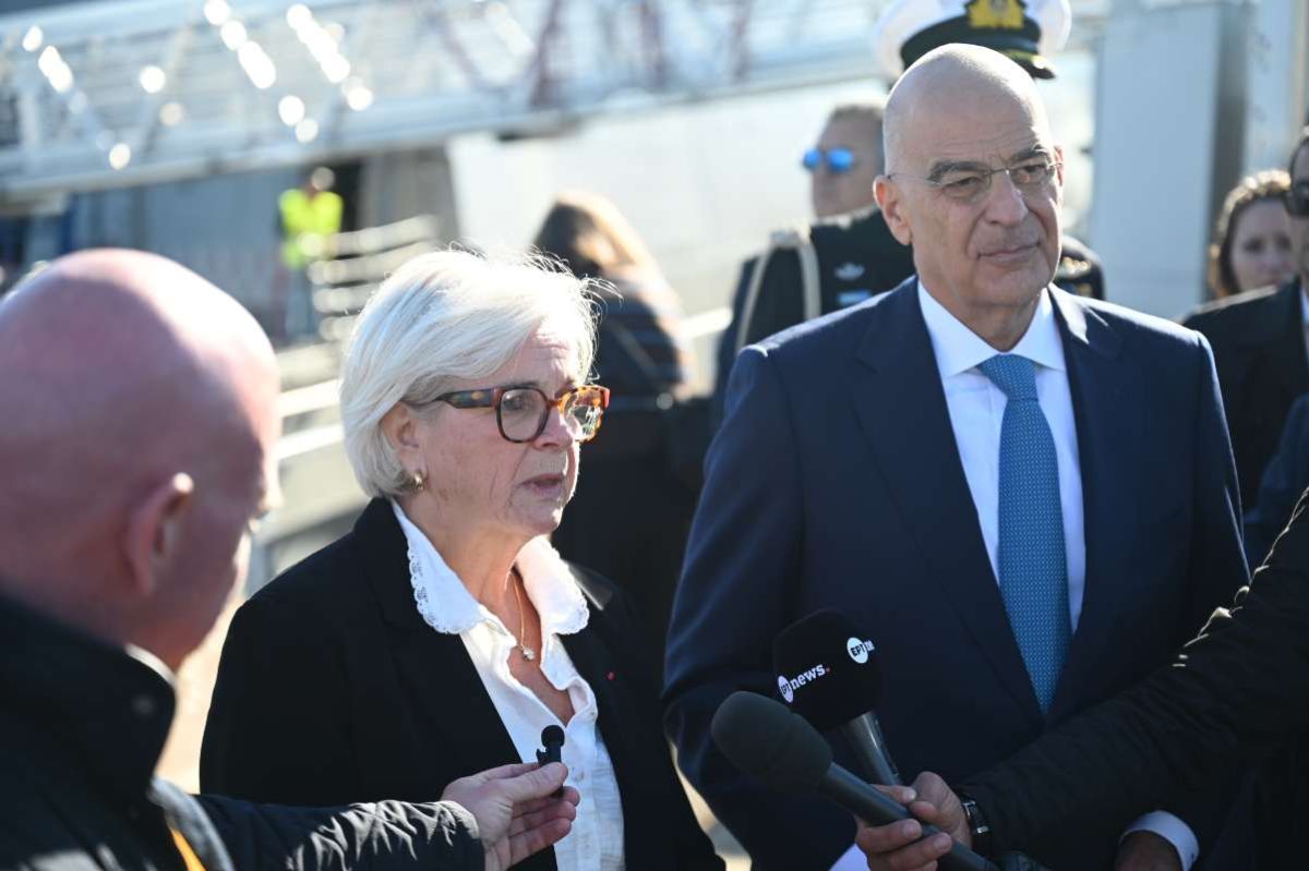 Δένδιας από τη Γαλλία: Η ελληνική σημαία στον «Νέαρχο» – Νέα ισχύς στο Αιγαίο με τις Belharra