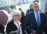 Δένδιας από τη Γαλλία: Η ελληνική σημαία στον «Νέαρχο» – Νέα ισχύς στο Αιγαίο με τις Belharra