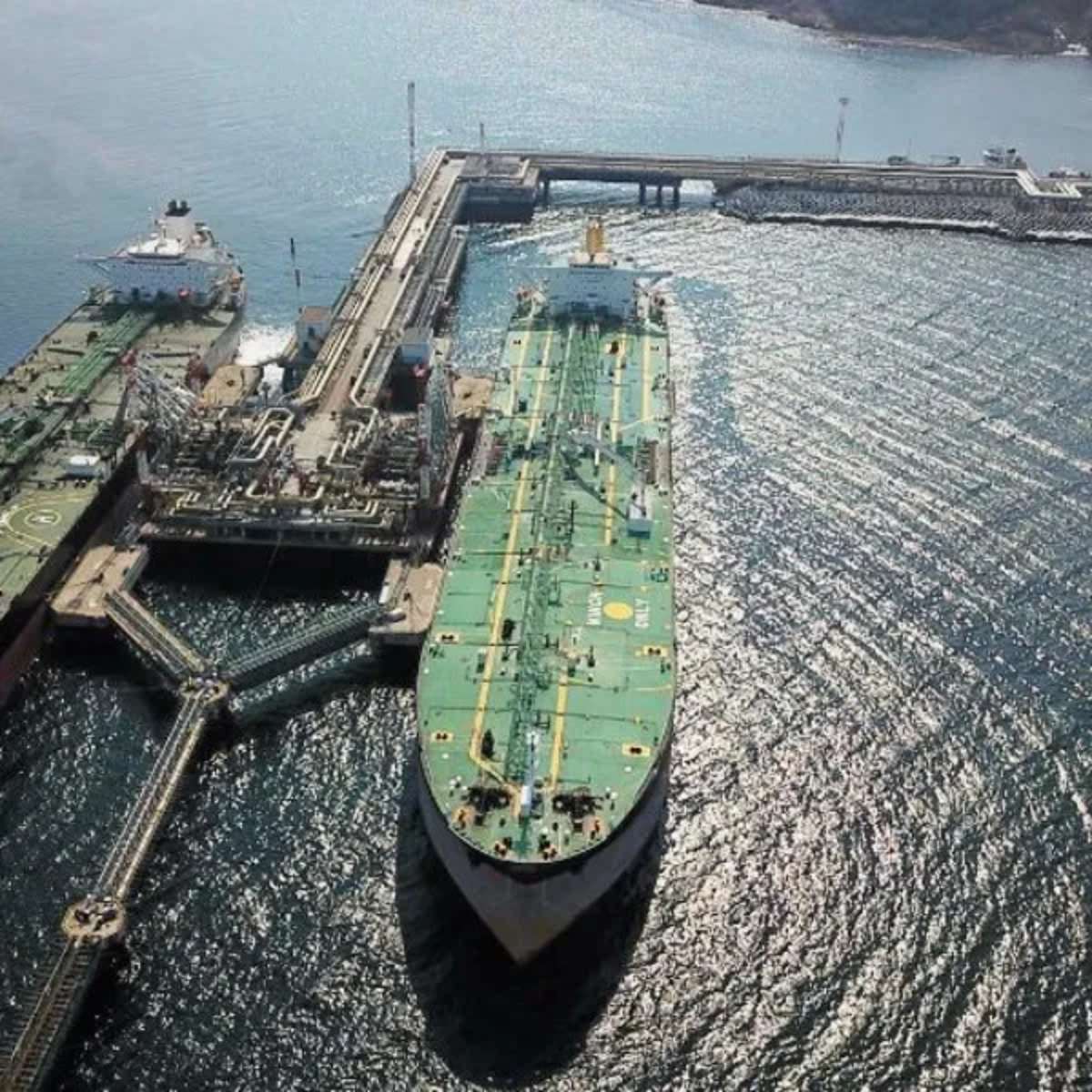 Πετρέλαιο: Το στοίχημα Τραμπ με Πούτιν και G7 – Τρία σενάρια για βουτιά ή άλμα στα 135 δολάρια
