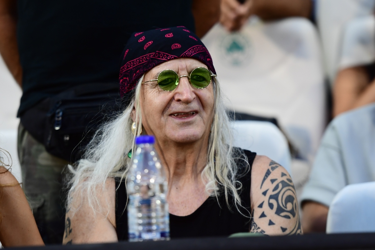 Πώς ο Καρβέλας απαγόρευσε στη Βίσση εν μία νυκτί τη live εκτέλεση των τραγουδιών του