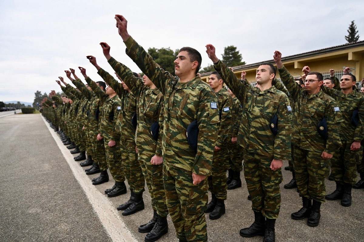 Στρατιωτική θητεία: Πρώτα ο στρατός, μετά το πανεπιστήμιο για τους 18χρονους