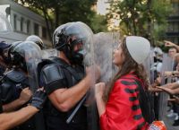 Αλβανία στις φλόγες: Φοιτητική εξέγερση κατά Ράμα – Το παρασκήνιο με Κούσνερ και οι φόβοι της ΕΕ